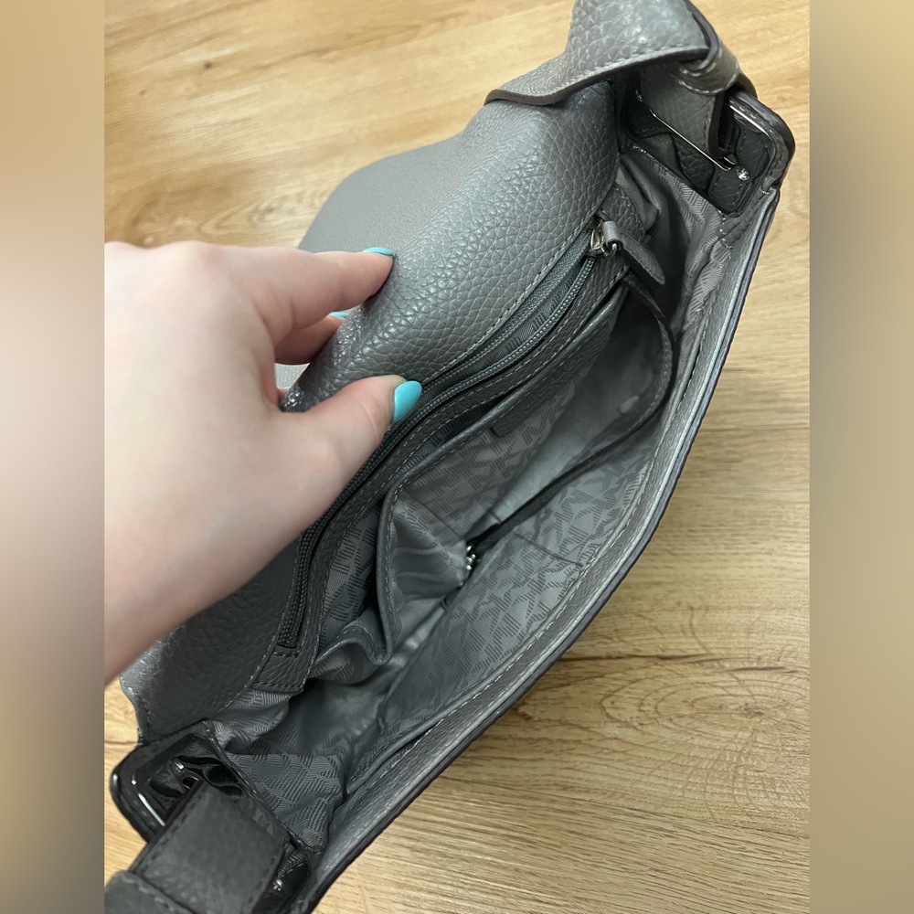 Michael Kors purse - Picture 4 of 5